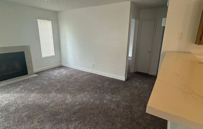 2 beds, 1 bath, $1,100, Unit # 267