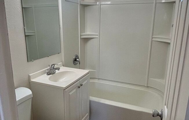 1 bed, 1 bath, 400 sqft, $1,625, Unit 565-2