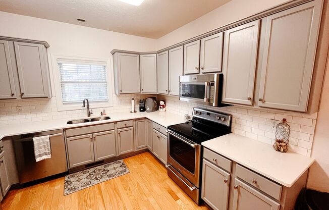 *RE-RENTAL AVAILABLE 11/14/25 * Quartz Counters! 3 Bedroom, 2.5 Bath House