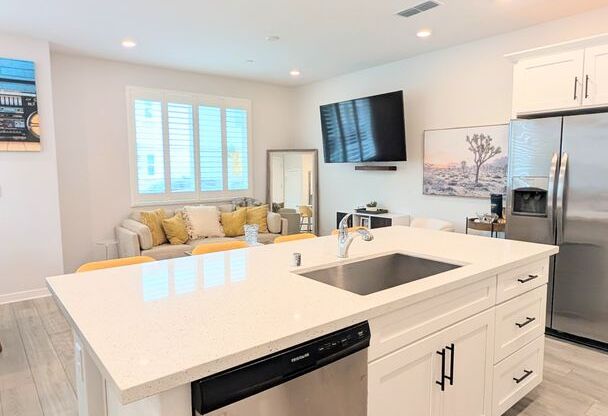 3 beds, 2.5 baths, $2,550, Unit # 67104