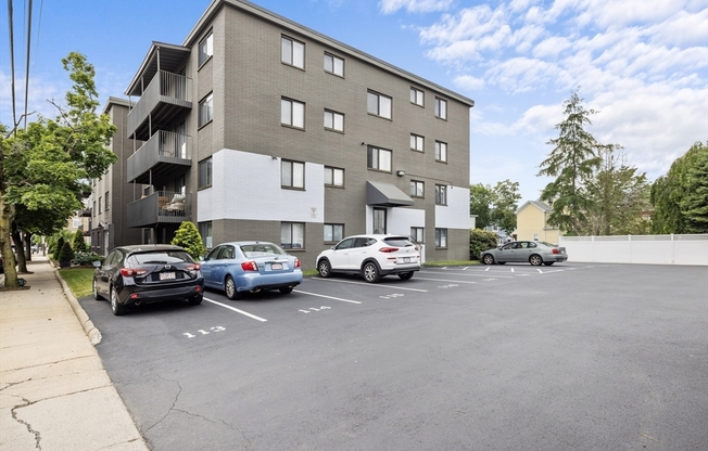 1 bed, 1 bath, 600 sqft, $2,300, Unit 37