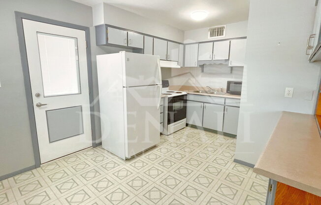 1515 W HUNTINGTON DR