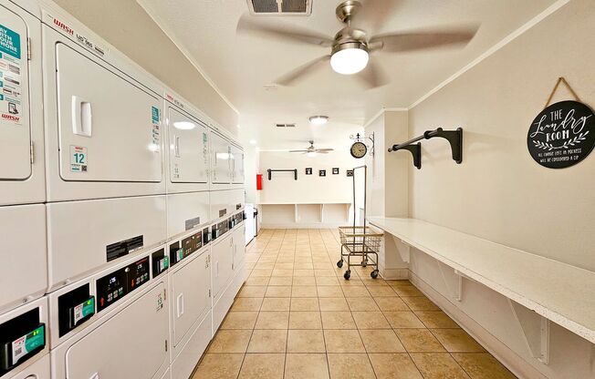 2 beds, 1 bath, $2,525, Unit 87