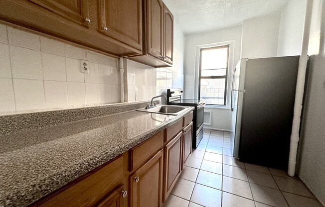 2 beds, 1 bath, $2,300, Unit 32