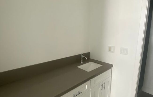 2 beds, 2 baths, $2,750, Unit 304