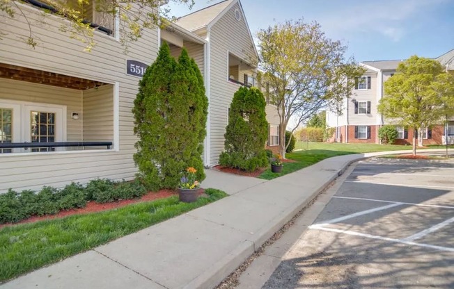 A residential area with a house numbered 5510.