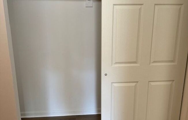 1 bed, 1 bath, 715 sqft, $1,575, Unit 00 - U- 2