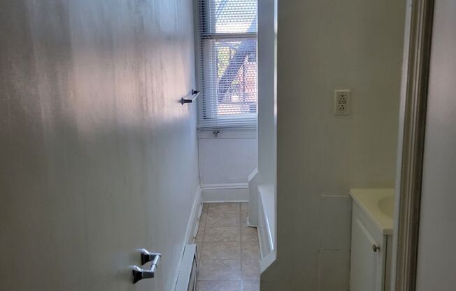 Studio, 1 bath, 450 sqft, $1,149, Unit 50-3