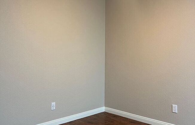 2 beds, 1 bath, 900 sqft, $3,075, Unit E121