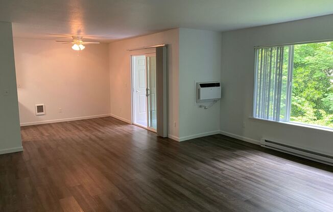 2 beds, 1 bath, 1,014 sqft, $2,135, Unit 102