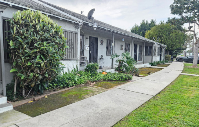 1120 E FAIRVIEW BLVD