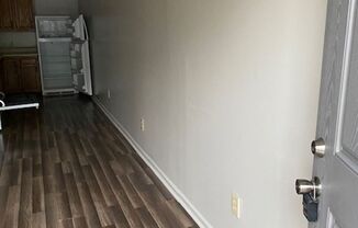 2 beds, 1 bath, $725, Unit F