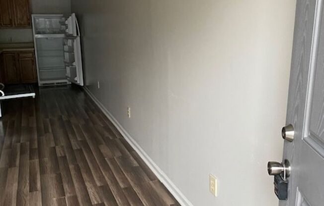 Renovated 2 Bedroom 1 Bath Apartment for Rent!