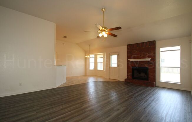 4 beds, 2 baths, $1,575