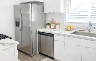 Runyon Canyon Properties, LLC (1636 N. Fuller Avenue)