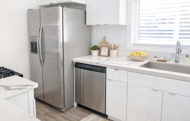 Runyon Canyon Properties, LLC (1636 N. Fuller Avenue)