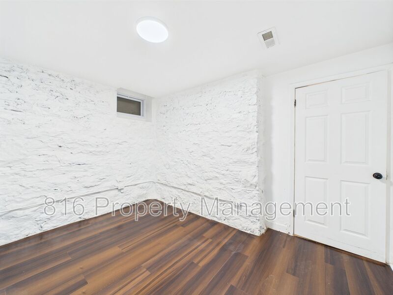1110 E 40 ST