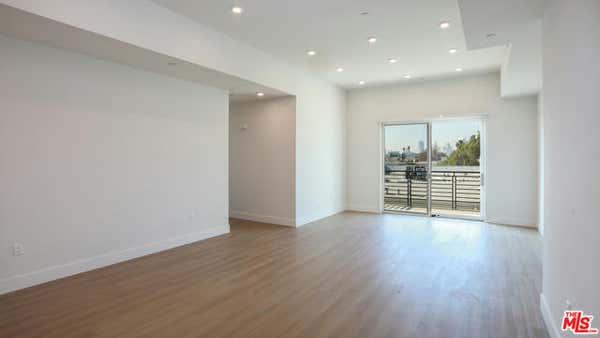 3 beds, 3 baths, 1,600 sqft, $5,500, Unit 304