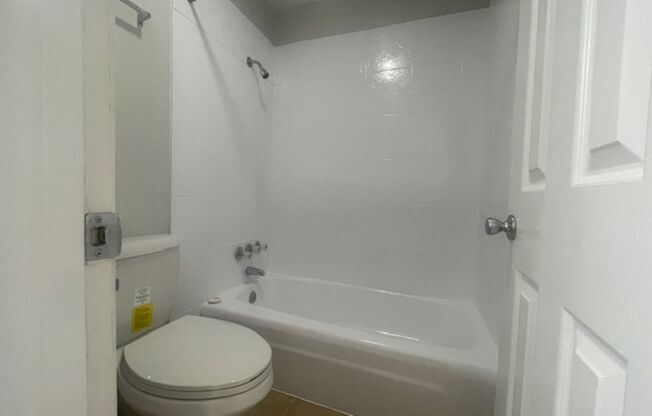 3 beds, 2 baths, 1,256 sqft, $1,550, Unit 07-0702 WD