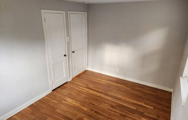 2 beds, 1 bath, 897 sqft, $2,335, Unit E-17