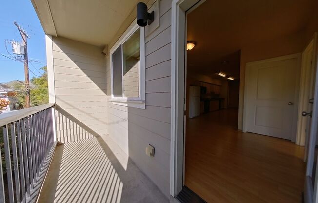 3 beds, 1.5 baths, 848 sqft, $2,400, Unit 203