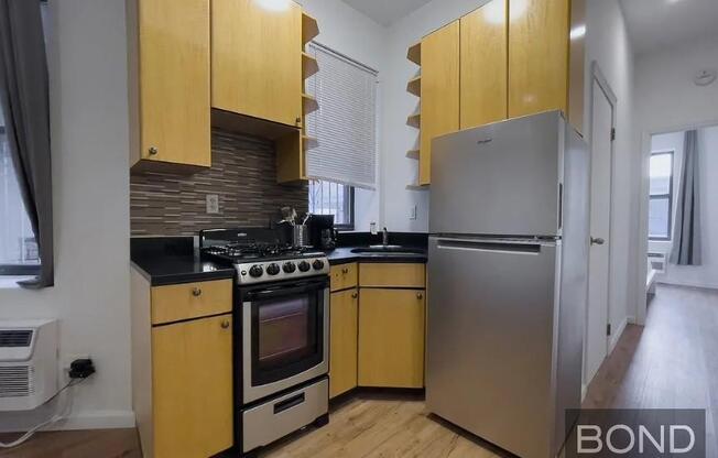 2 beds, 1 bath, $5,395, Unit 1E