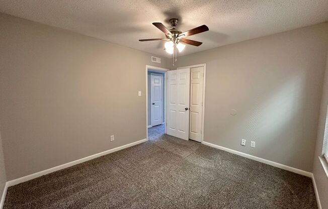 3 beds, 1 bath, 820 sqft, $1,398, Unit 231w