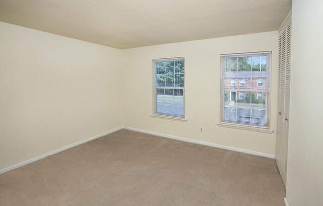 Woodbriar Apartments in Richmond bedroom