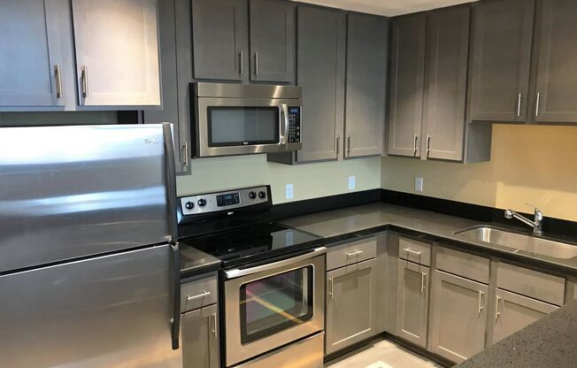 1 bed, 1 bath, 697 sqft, $1,010, Unit 405