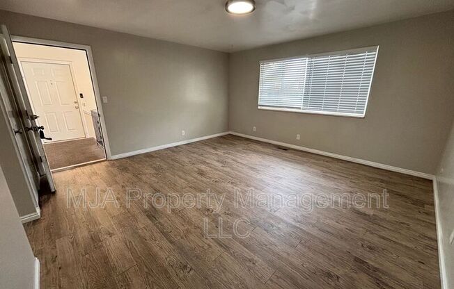 1731 E HOLLADAY BLVD
