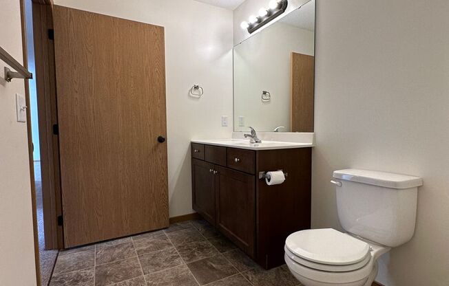 2 beds, 1 bath, $1,250, Unit 102