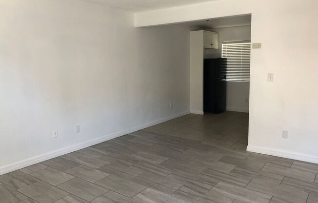 2 beds, 1 bath, 750 sqft, $1,050, Unit M