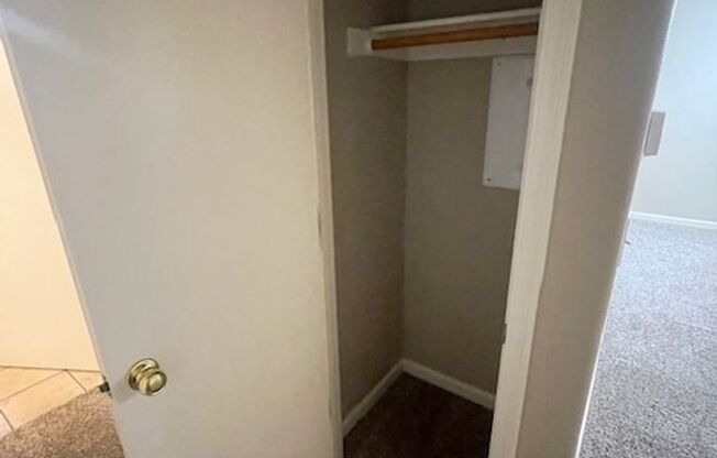 1 bed, 1 bath, 822 sqft, $1,395, Unit 910 H 105