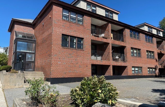 929 MAIN ST