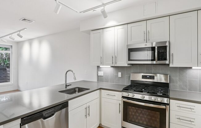 Modern kitchen with stove top oven at Park77 Apartments, Cambridge, 02138