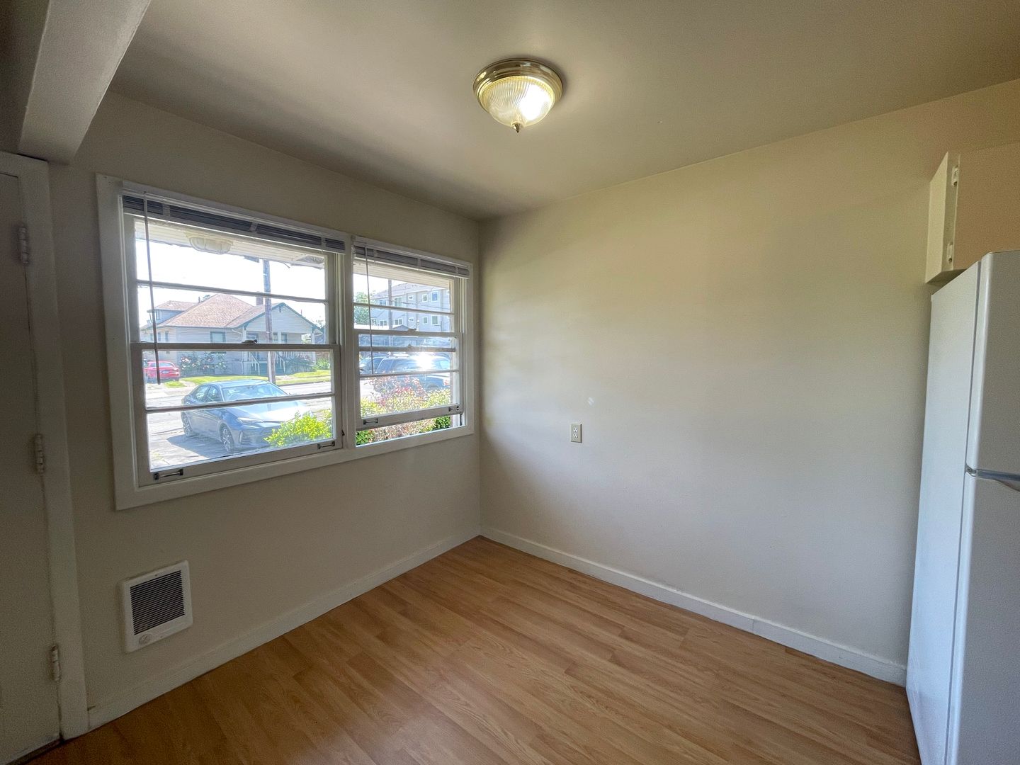 Charming 1 bedroom available in Woodlawn Terrace