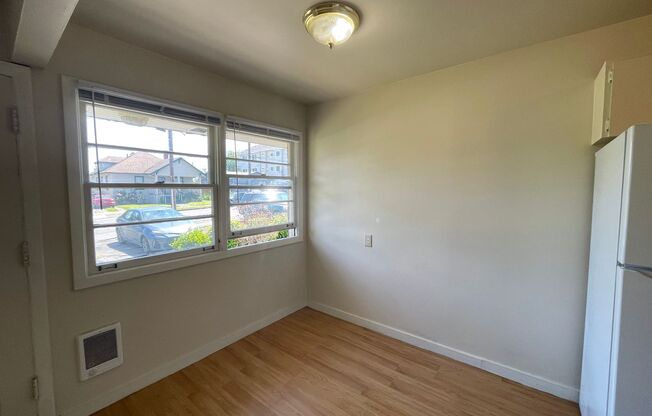 Charming 1 bedroom available in Woodlawn Terrace