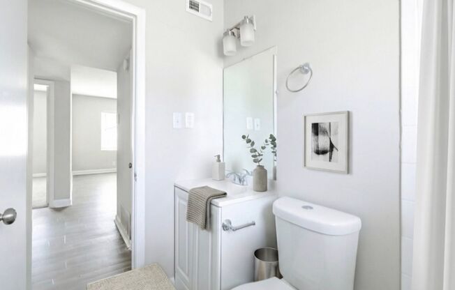 2 beds, 1 bath, 850 sqft, $1,200, Unit 26-E7