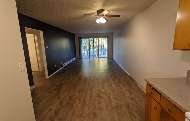 3 beds, 1.5 baths, 900 sqft, $1,695, Unit 25