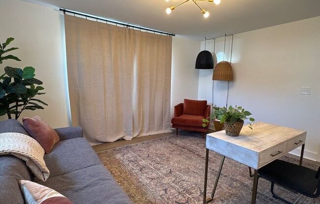 Fully Furnished 5 Bed, 3.5 Bath Located In East Nashville's McFerrin Park Neighborhood w/ Flexible Lease Terms! Lawn Care Included!