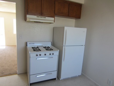 2 beds, 1 bath, 702 sqft, $795, Unit A