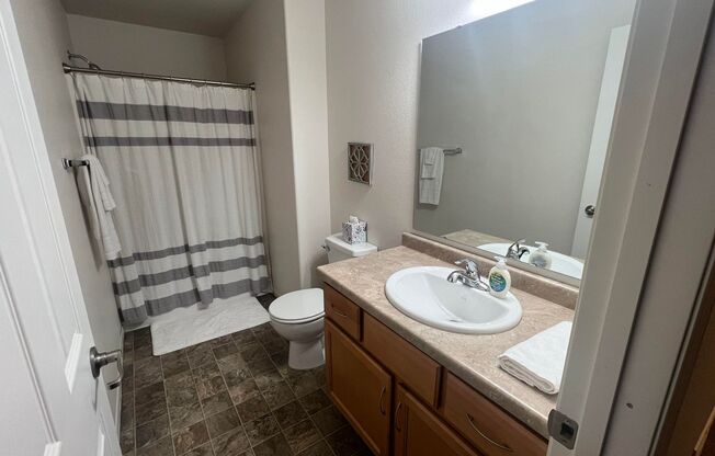 3 beds, 2 baths, $1,800, Unit 127