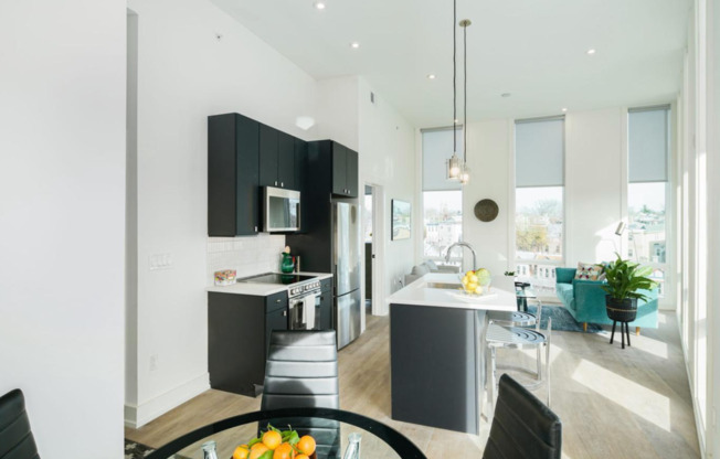2 beds, 2 baths, 950 sqft, $1,799, Unit Unit 202