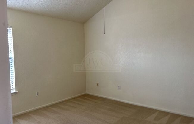 2 beds, 1 bath, $1,095