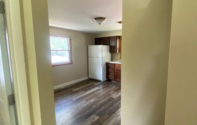 3 beds, 1 bath, 1,100 sqft, $1,450