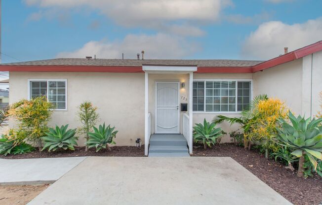 **REDUCED DEPOSIT** Refreshed 2 Bed/1 Bath Single Family Home in the Mount Hope Neighborhood