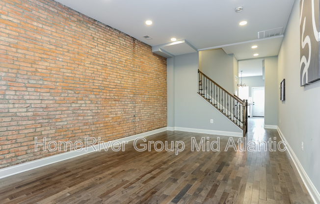 909 TRINITY ST