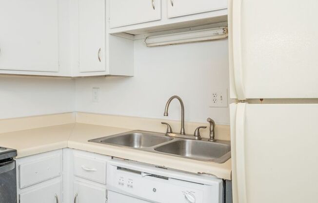 1 bed, 1 bath, 656 sqft, $875, Unit 18