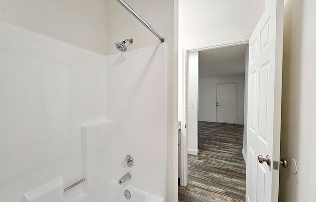 2 beds, 1 bath, 925 sqft, $2,245, Unit 017