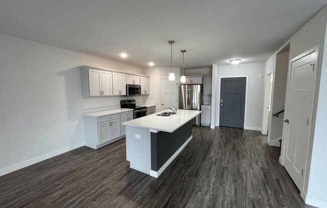 3 beds, 3.5 baths, 2,139 sqft, $2,415, Unit Lime 319